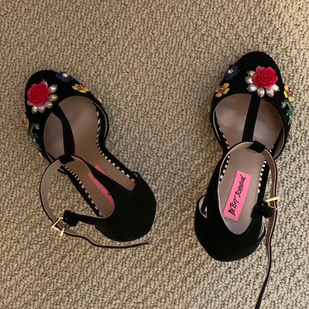 Betsey Johnson pumps